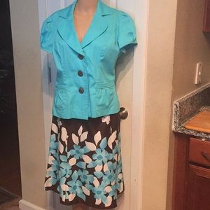 Skirt suit